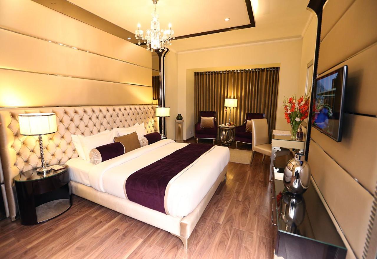 Ramada by Wyndham Multan Hotel Bagian luar foto