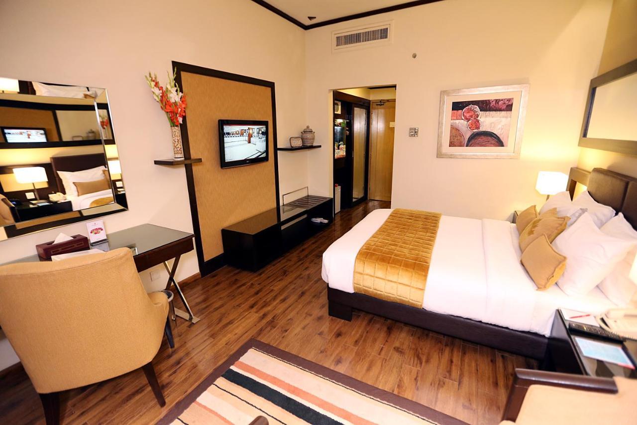 Ramada by Wyndham Multan Hotel Bagian luar foto