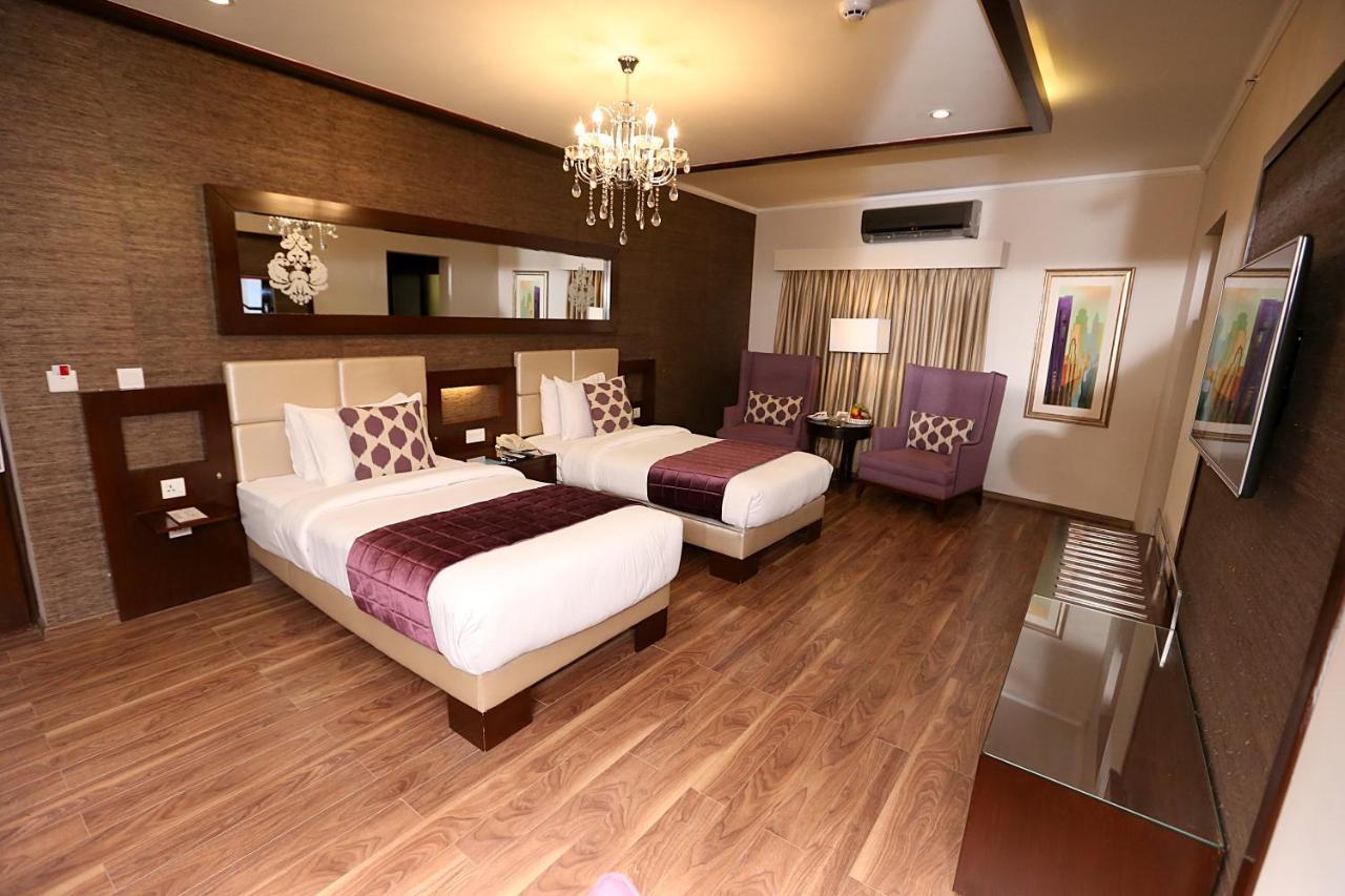 Ramada by Wyndham Multan Hotel Bagian luar foto