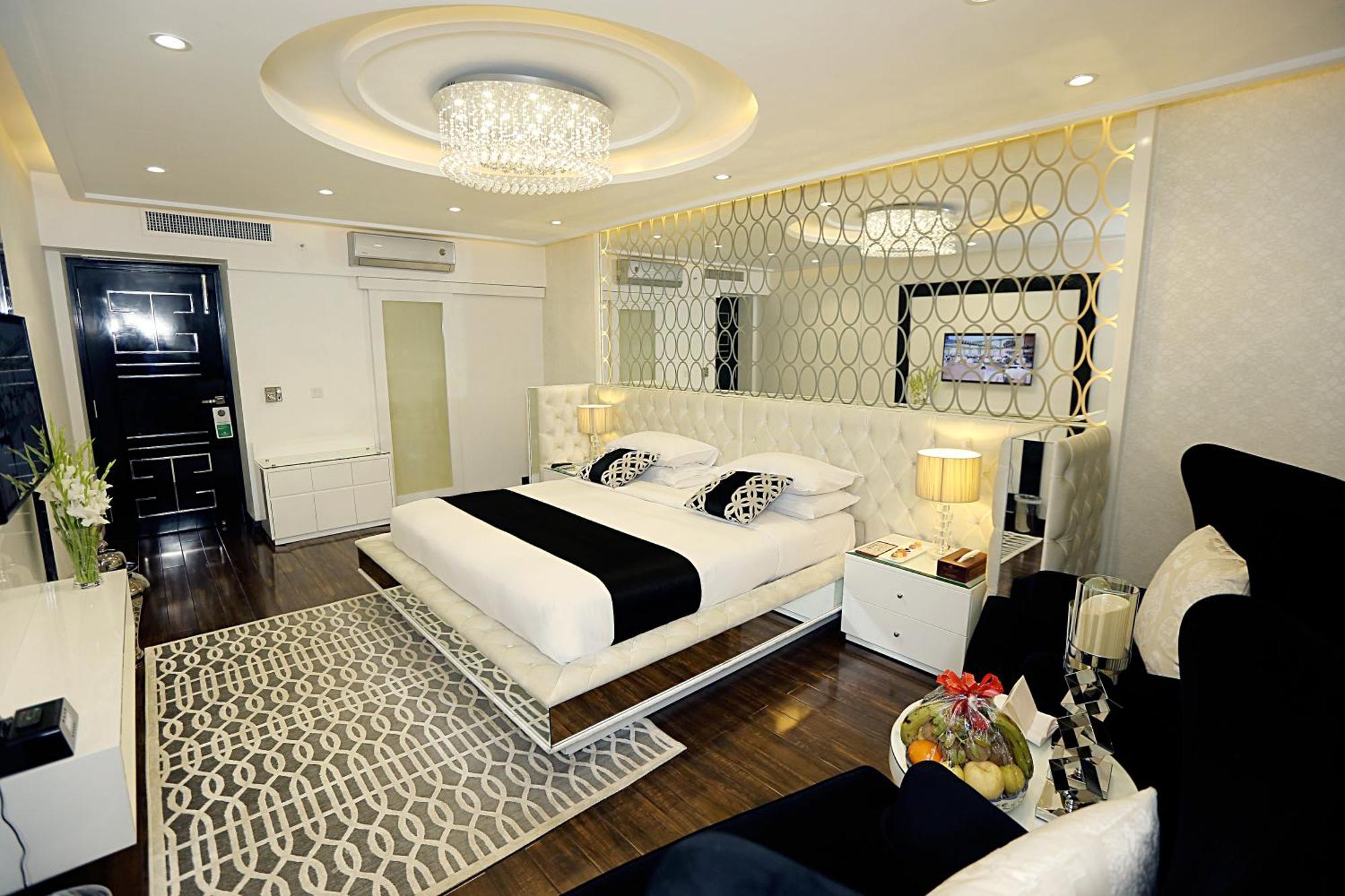 Ramada by Wyndham Multan Hotel Bagian luar foto