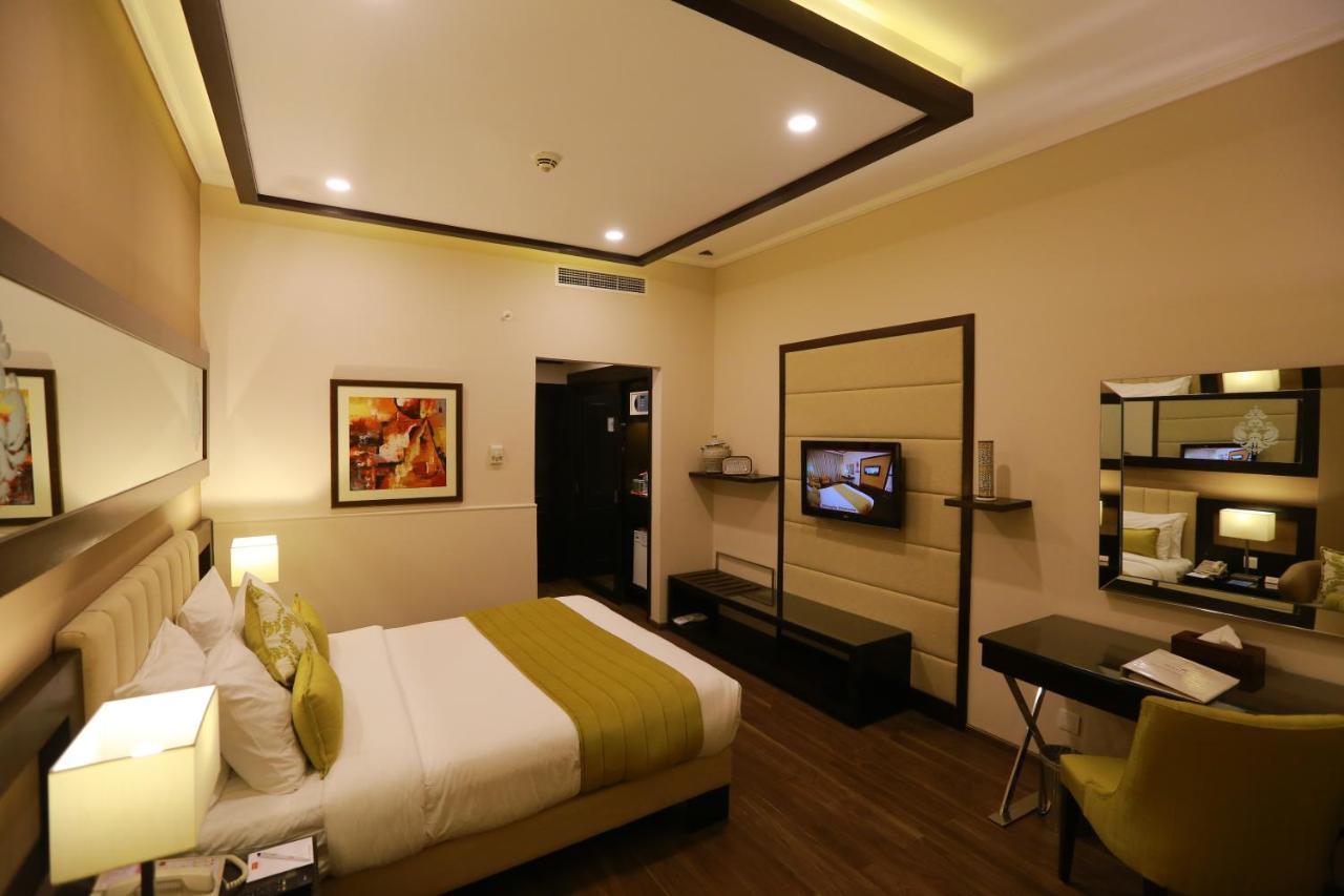 Ramada by Wyndham Multan Hotel Bagian luar foto