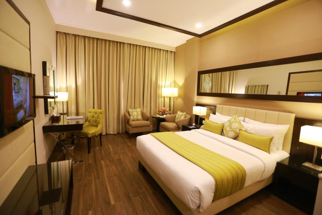 Ramada by Wyndham Multan Hotel Bagian luar foto