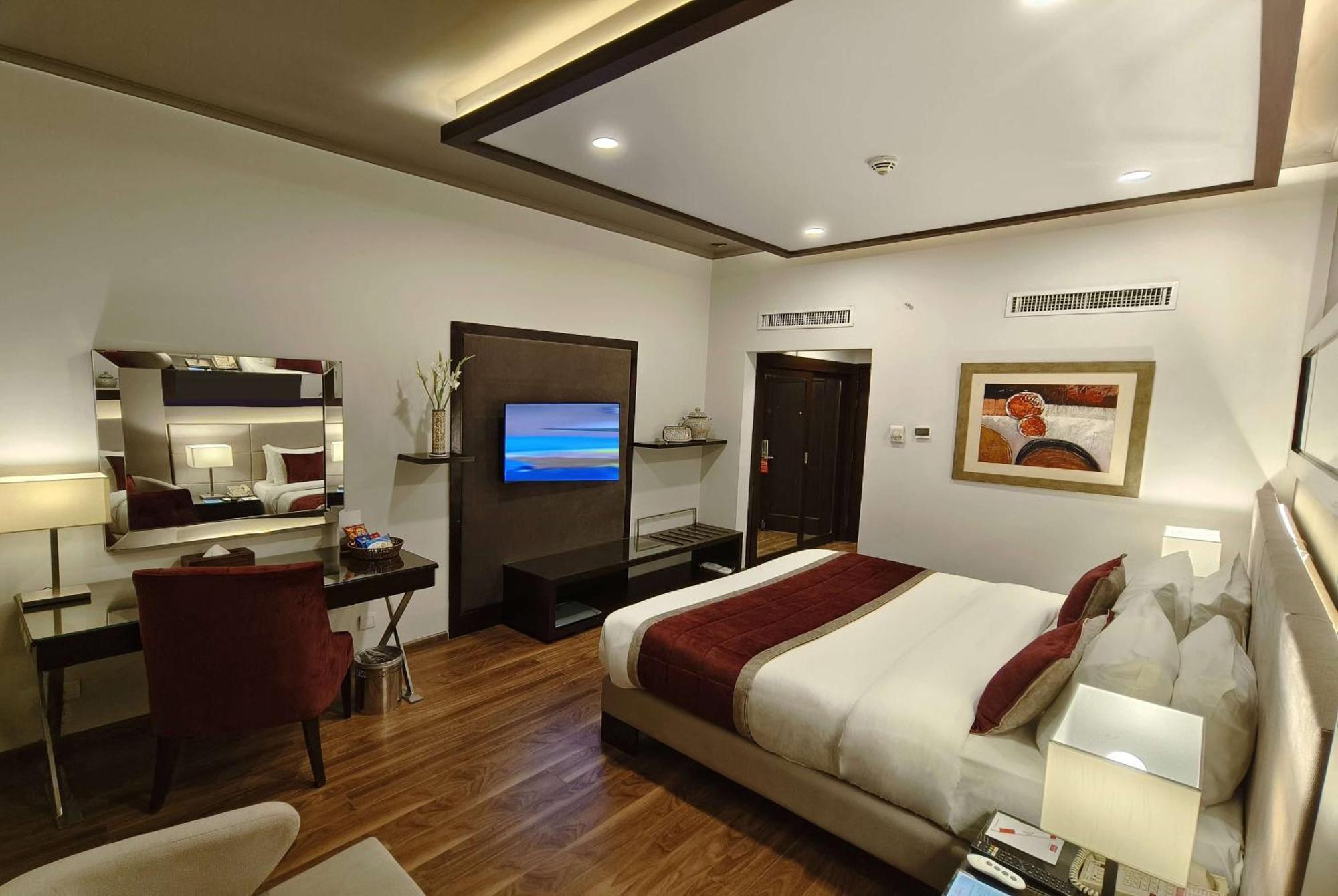 Ramada by Wyndham Multan Hotel Bagian luar foto