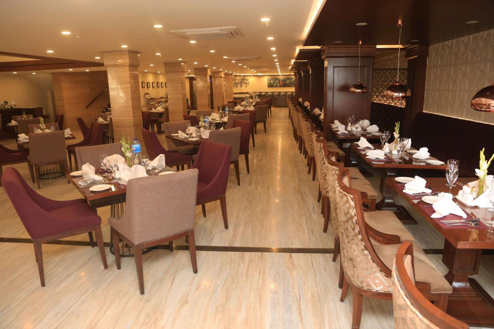 Ramada by Wyndham Multan Hotel Bagian luar foto