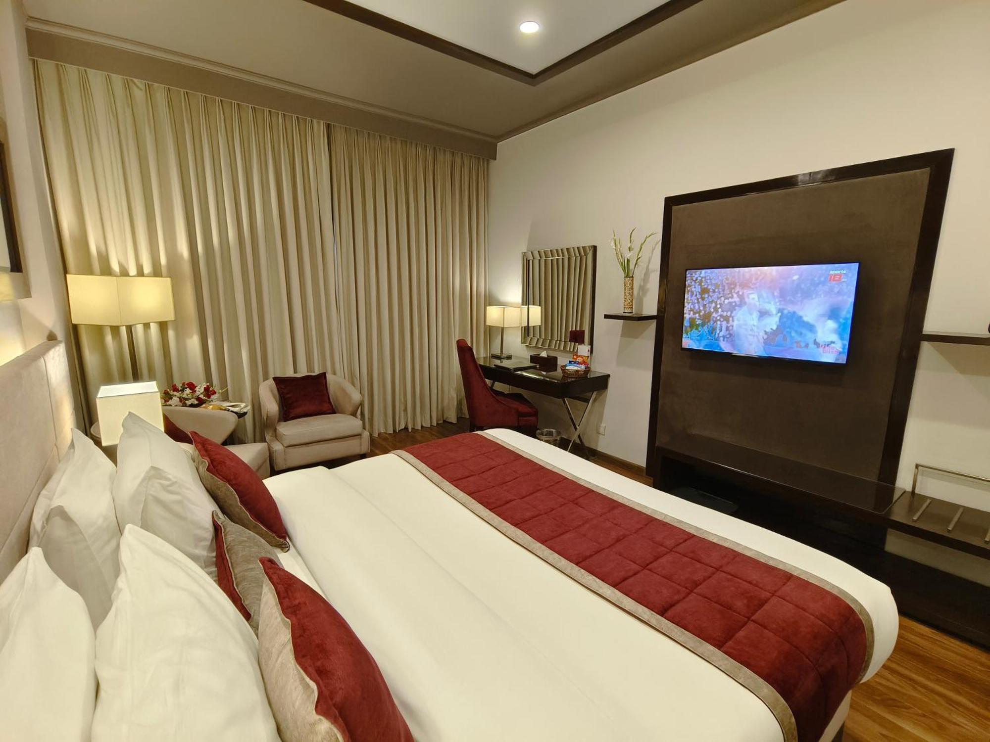 Ramada by Wyndham Multan Hotel Bagian luar foto