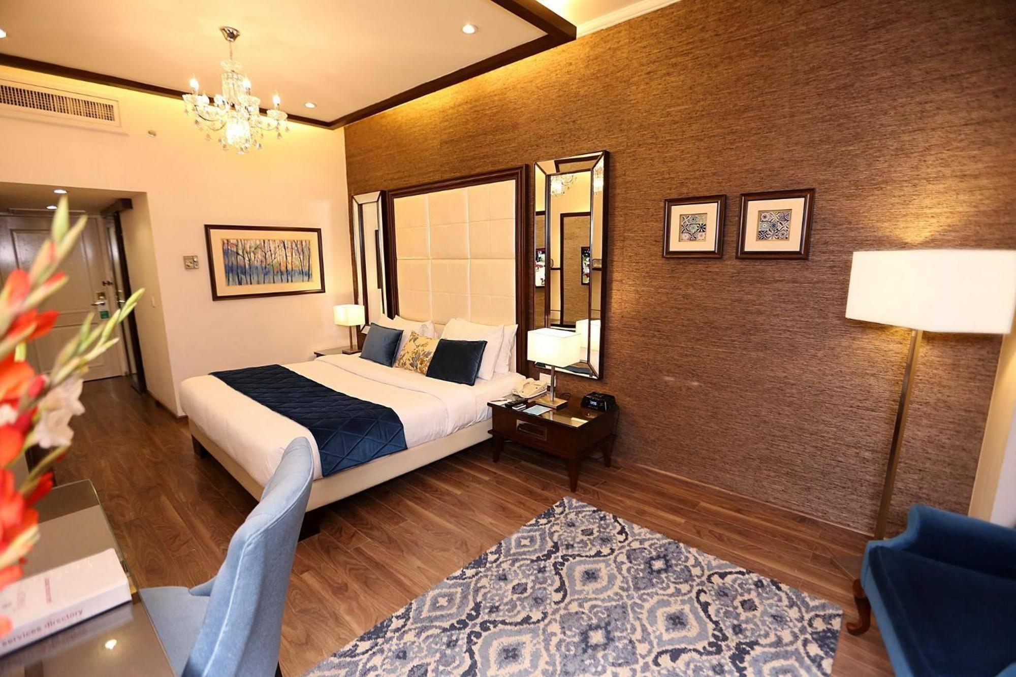 Ramada by Wyndham Multan Hotel Bagian luar foto