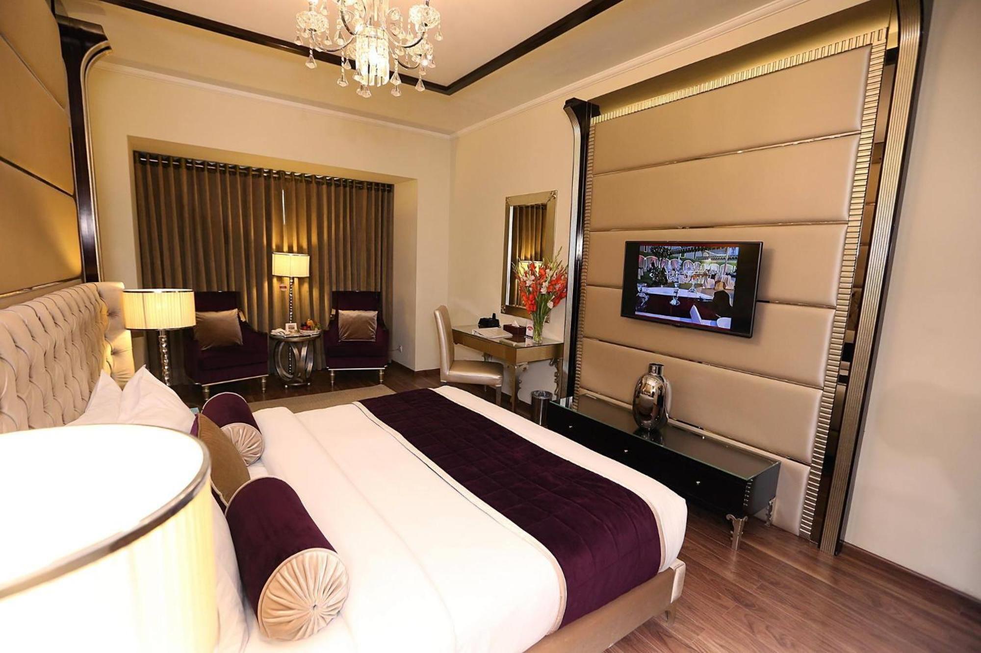 Ramada by Wyndham Multan Hotel Bagian luar foto
