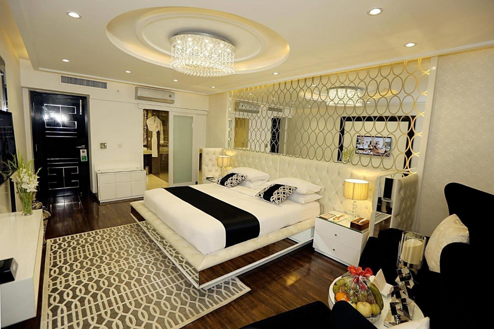 Ramada by Wyndham Multan Hotel Bagian luar foto