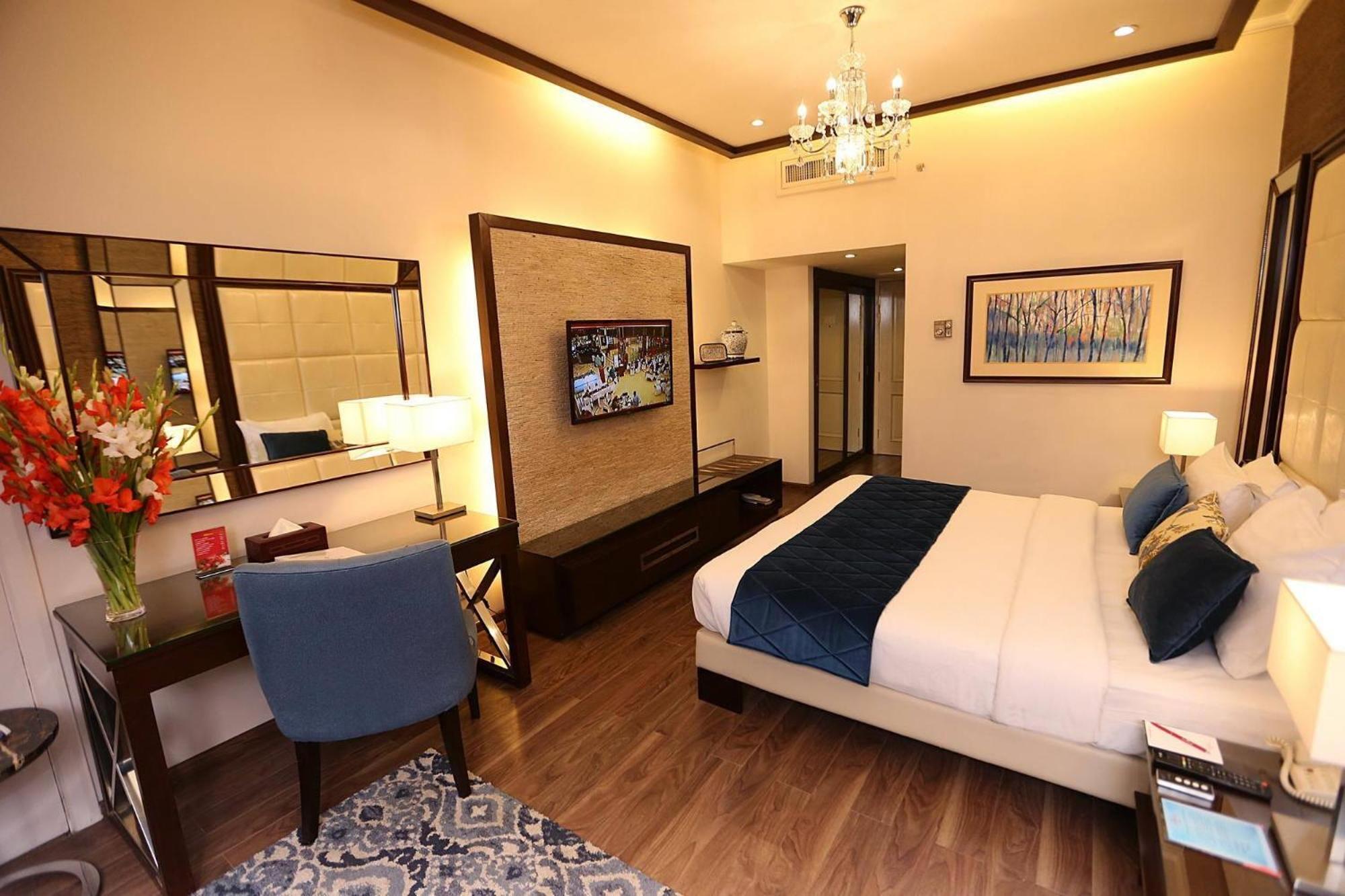 Ramada by Wyndham Multan Hotel Bagian luar foto