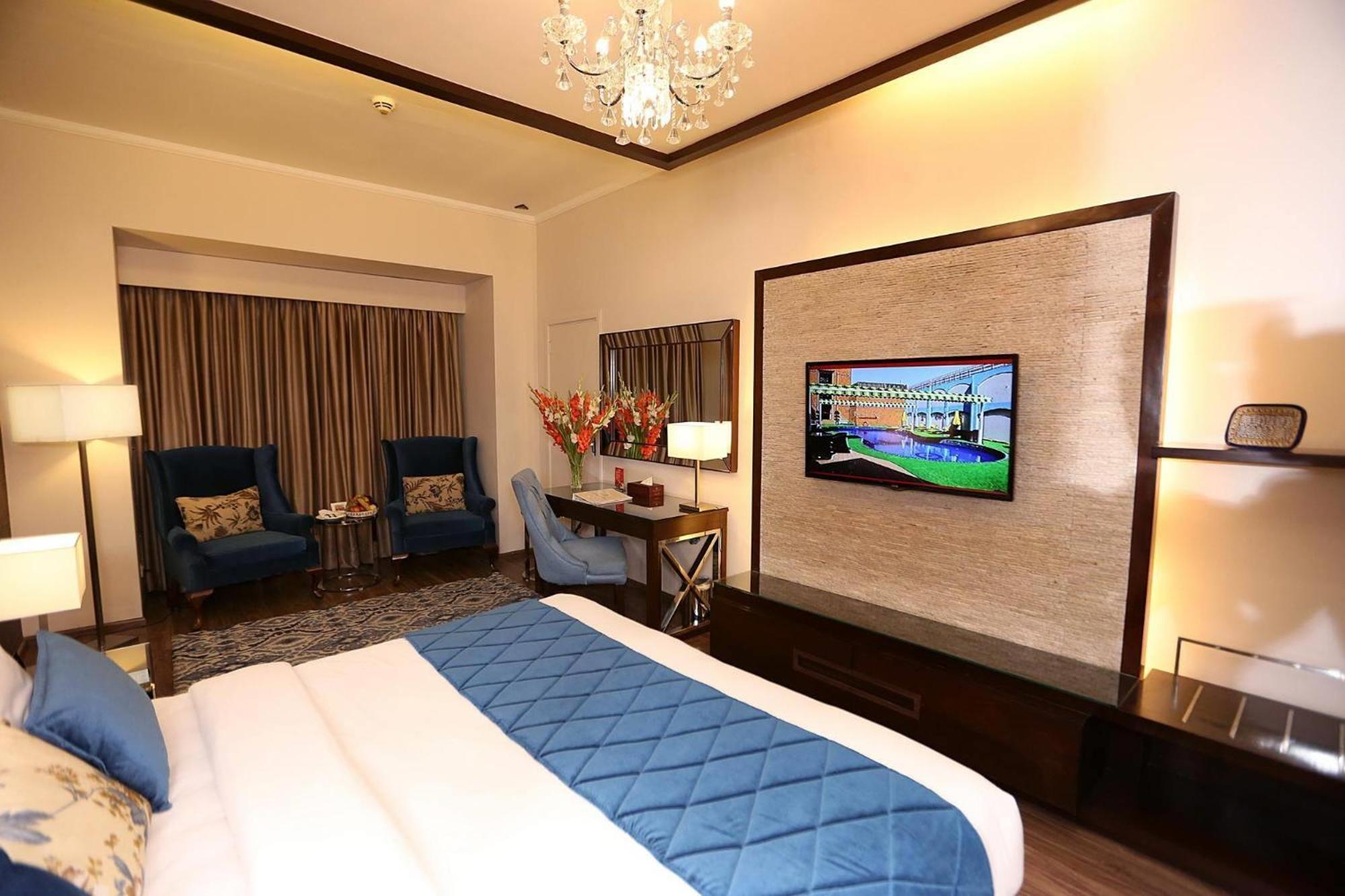 Ramada by Wyndham Multan Hotel Bagian luar foto