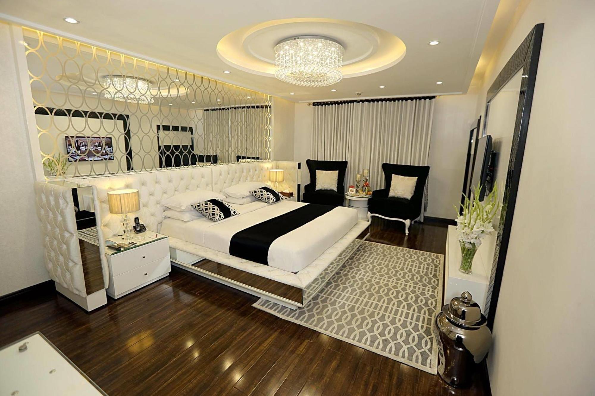 Ramada by Wyndham Multan Hotel Bagian luar foto