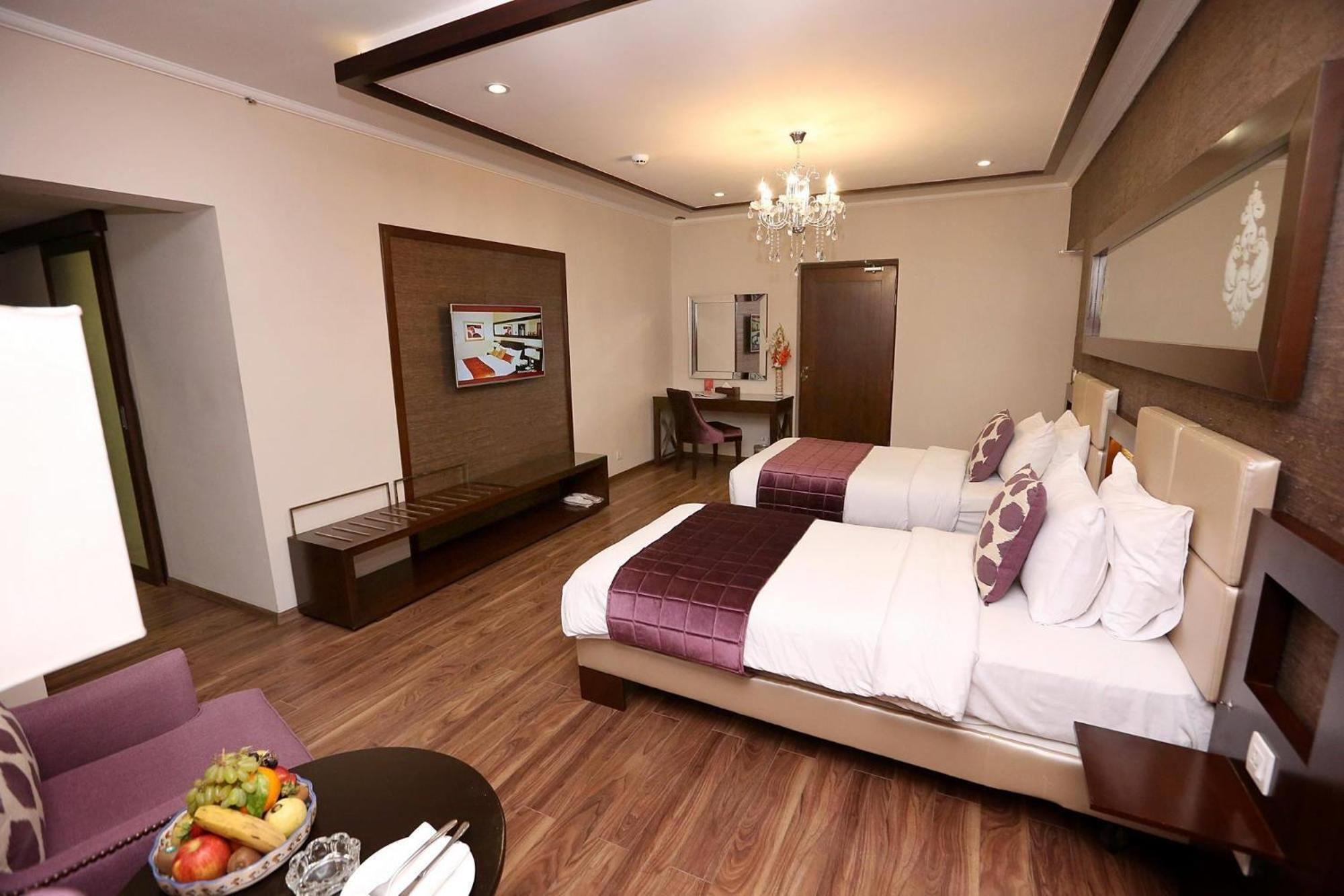 Ramada by Wyndham Multan Hotel Bagian luar foto
